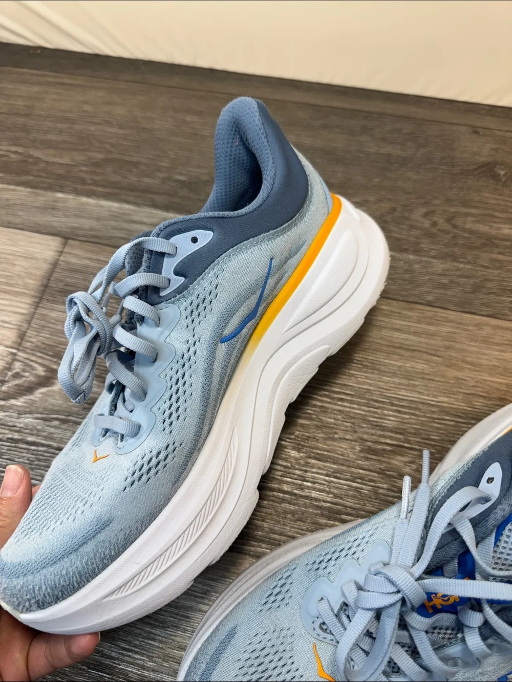 Hoka bondi 9  Light Blue Running Shoes men’s size 9 2E  WIDE (h126)